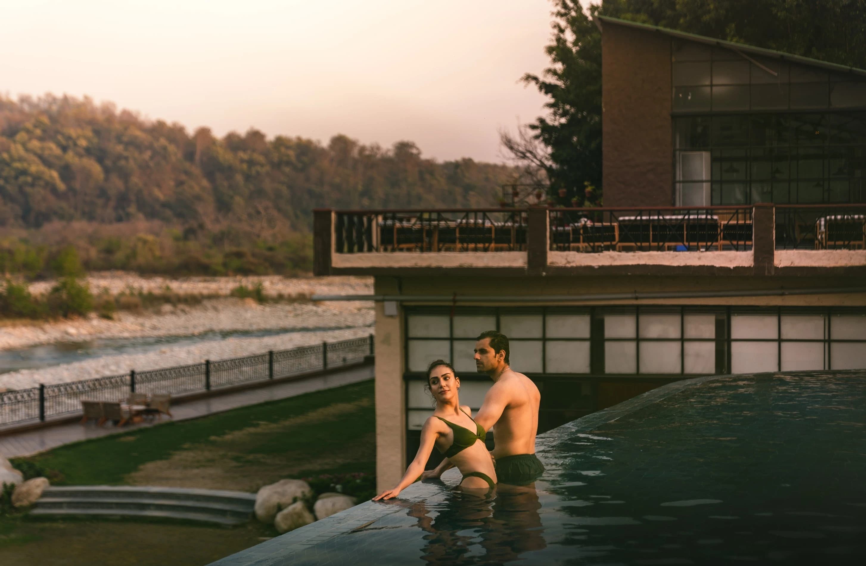 Couple Traveller