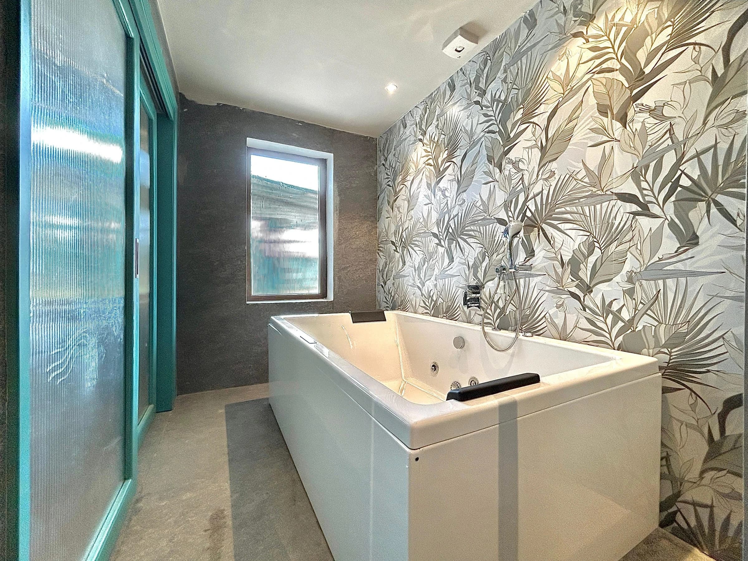 Executive Jacuzzi Room - Image 5