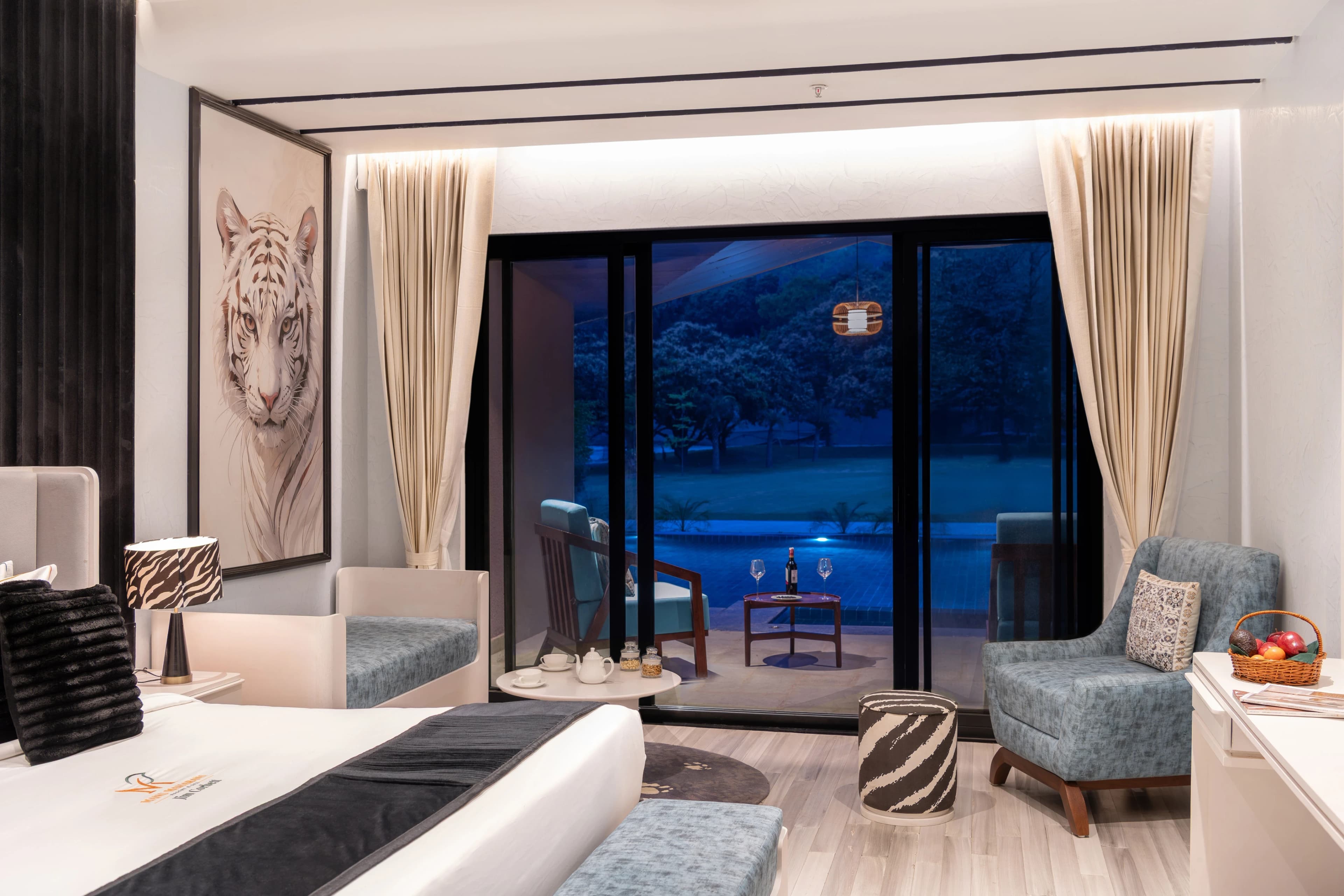 Royal club with jacuzzi - Image 3