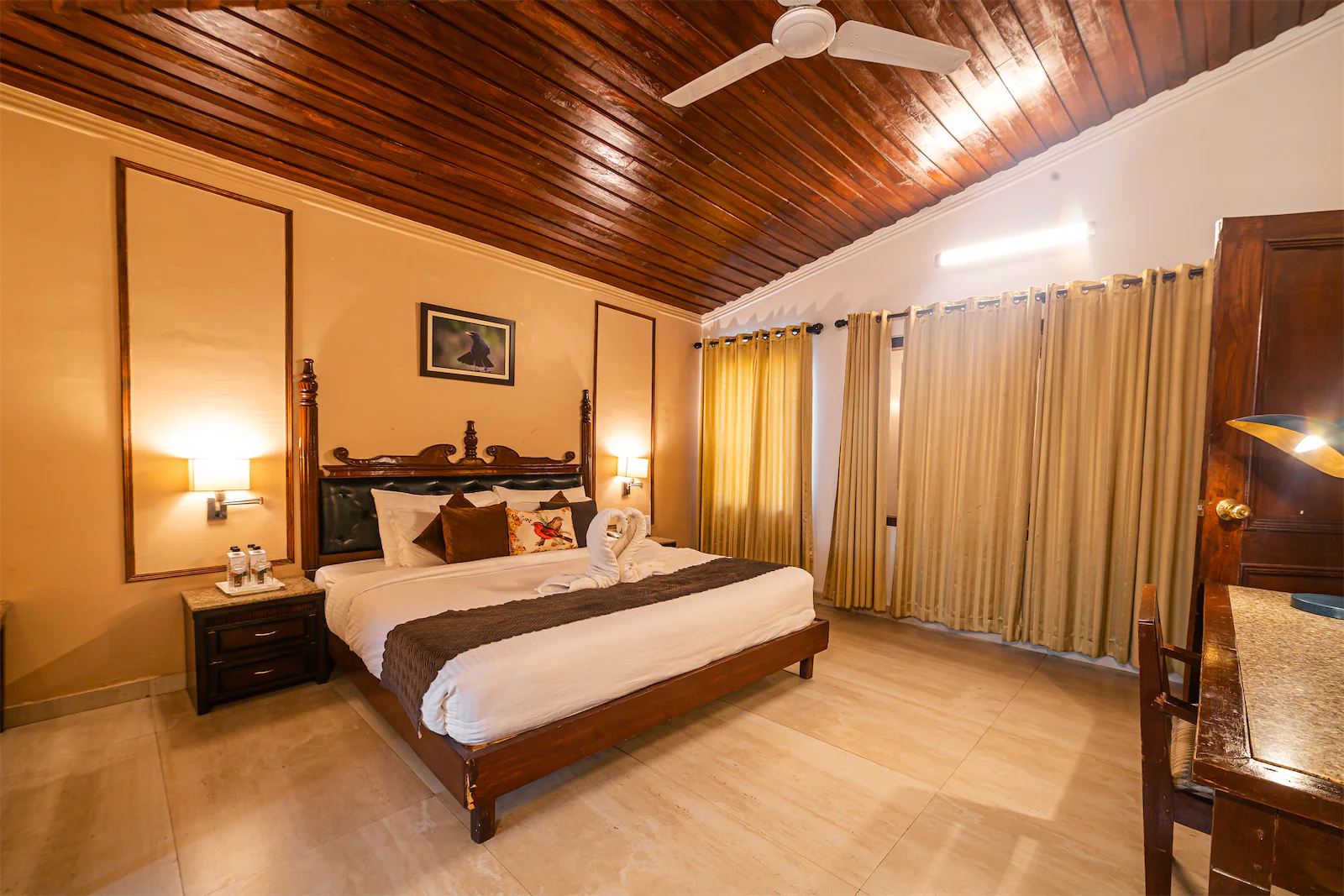Suite Room at Manu Maharani